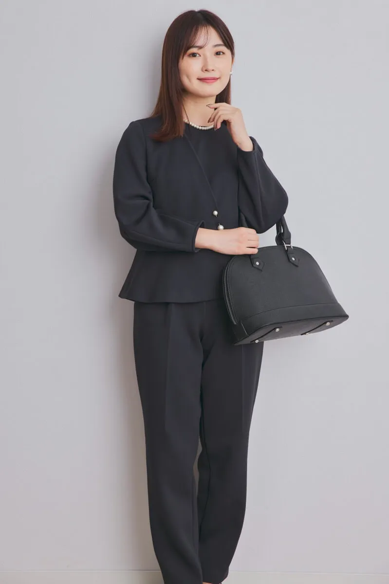 ブラックのテーパードパンツセレモニースーツセット