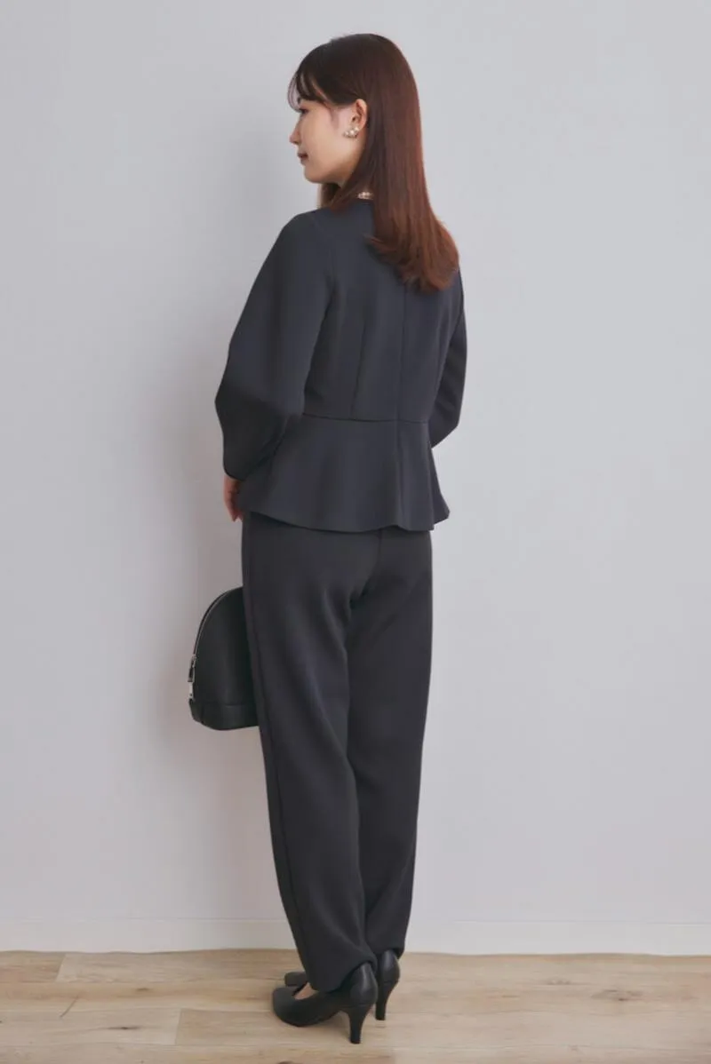 ブラックのテーパードパンツセレモニースーツセット