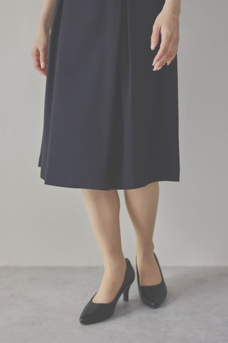 ネイビーのタックワンピーススーツセット