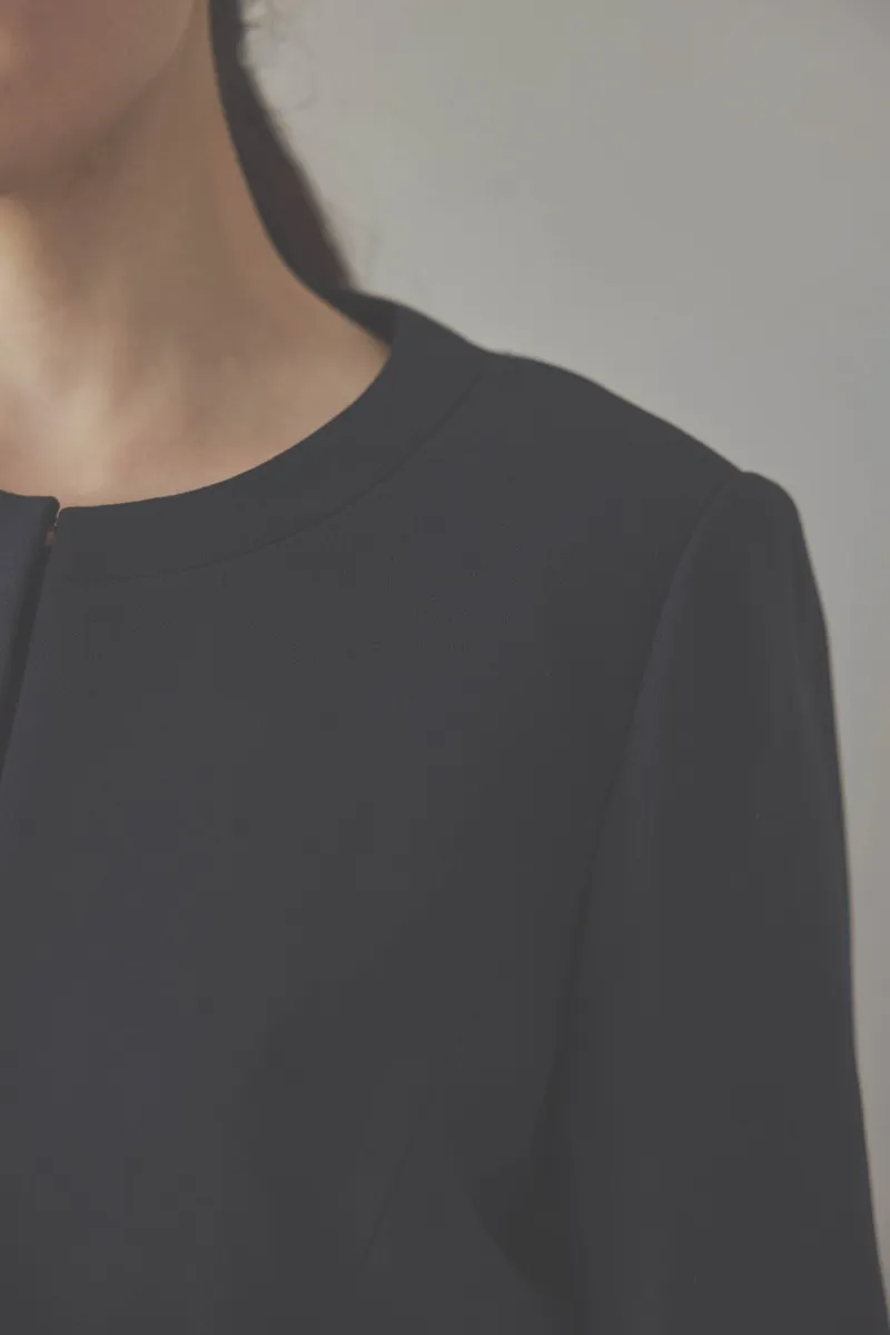 ネイビーのタックワンピーススーツセット