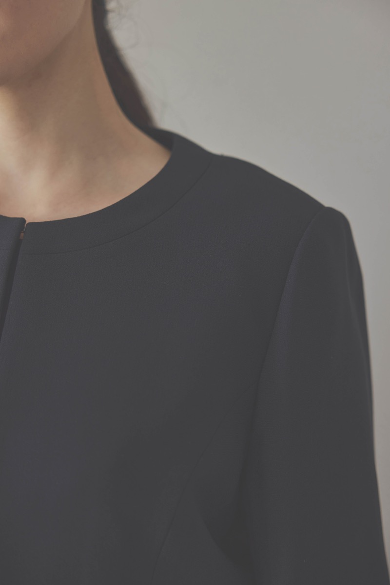 ネイビーのタックワンピーススーツセット