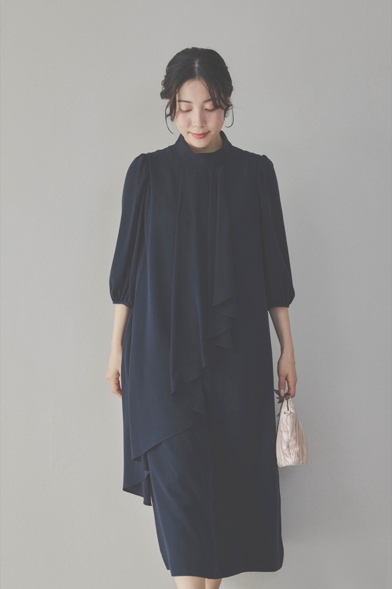 ネイビーのフロントドレープ前開きドレス [ 店頭販売価格 42,900円 ]