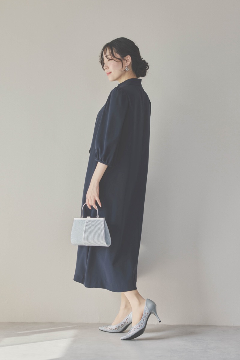 ネイビーのフロントドレープ前開きドレス [ 店頭販売価格 42,900円 ]