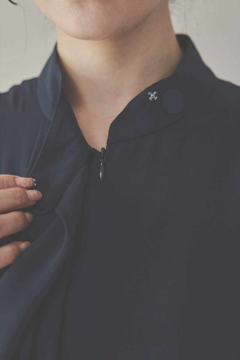 ネイビーのフロントドレープ前開きドレス [ 店頭販売価格 42,900円 ]