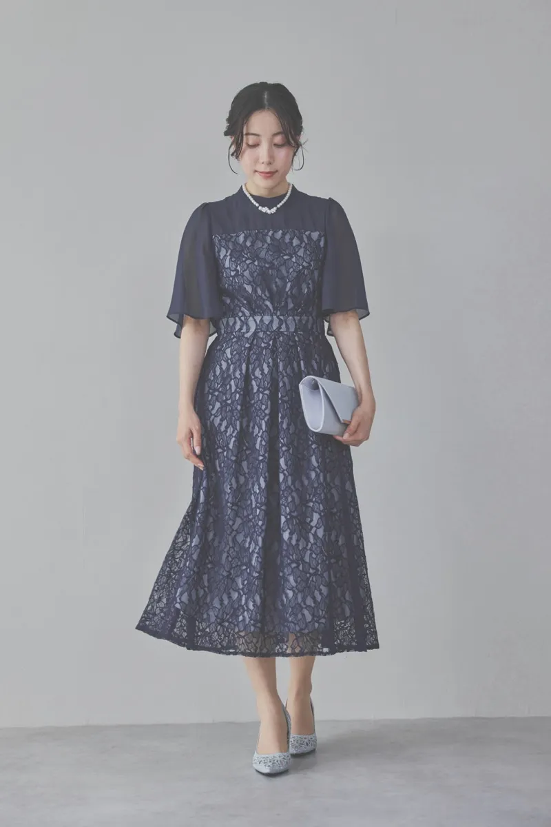 ネイビーのフレアスリーブレースドレス /REPLETE