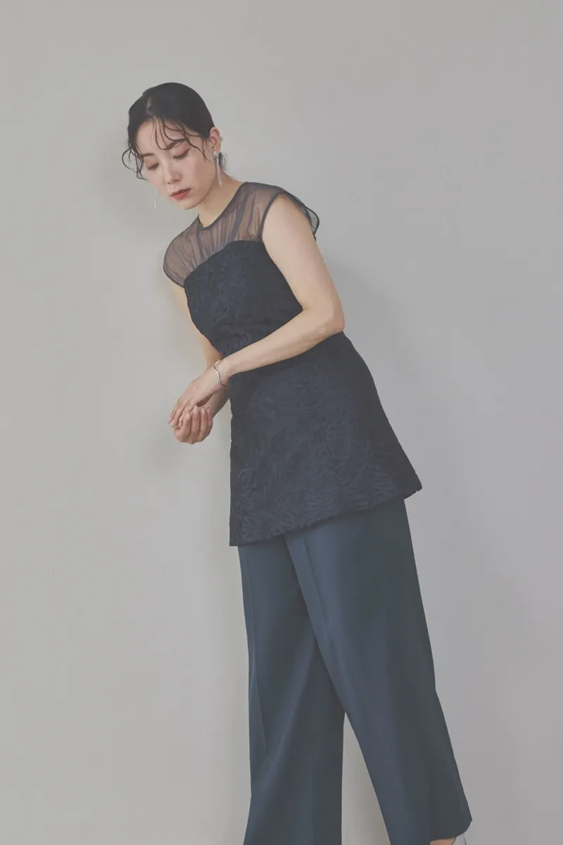 ネイビーのレースビスチェパンツドレス