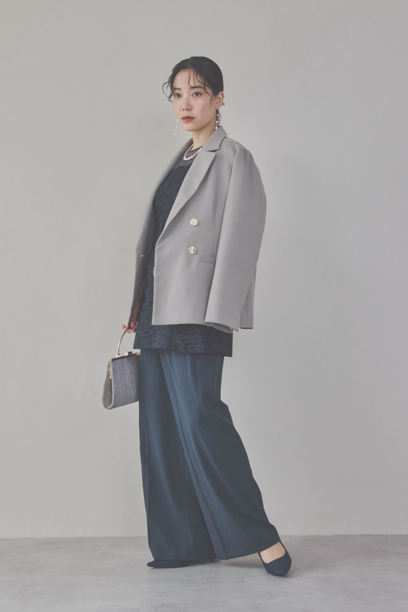 ネイビーのレースビスチェパンツドレス