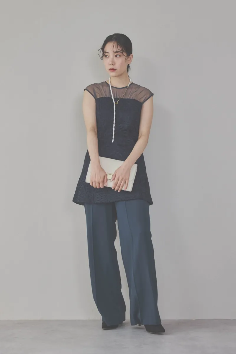 ネイビーのレースビスチェパンツドレス