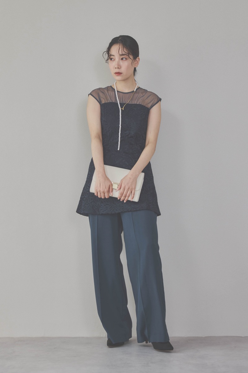 ネイビーのレースビスチェパンツドレス