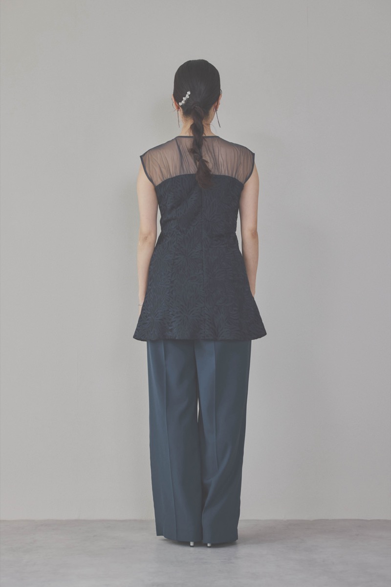 ネイビーのレースビスチェパンツドレス