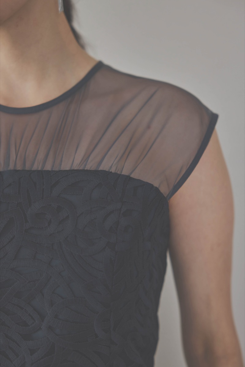 ネイビーのレースビスチェパンツドレス