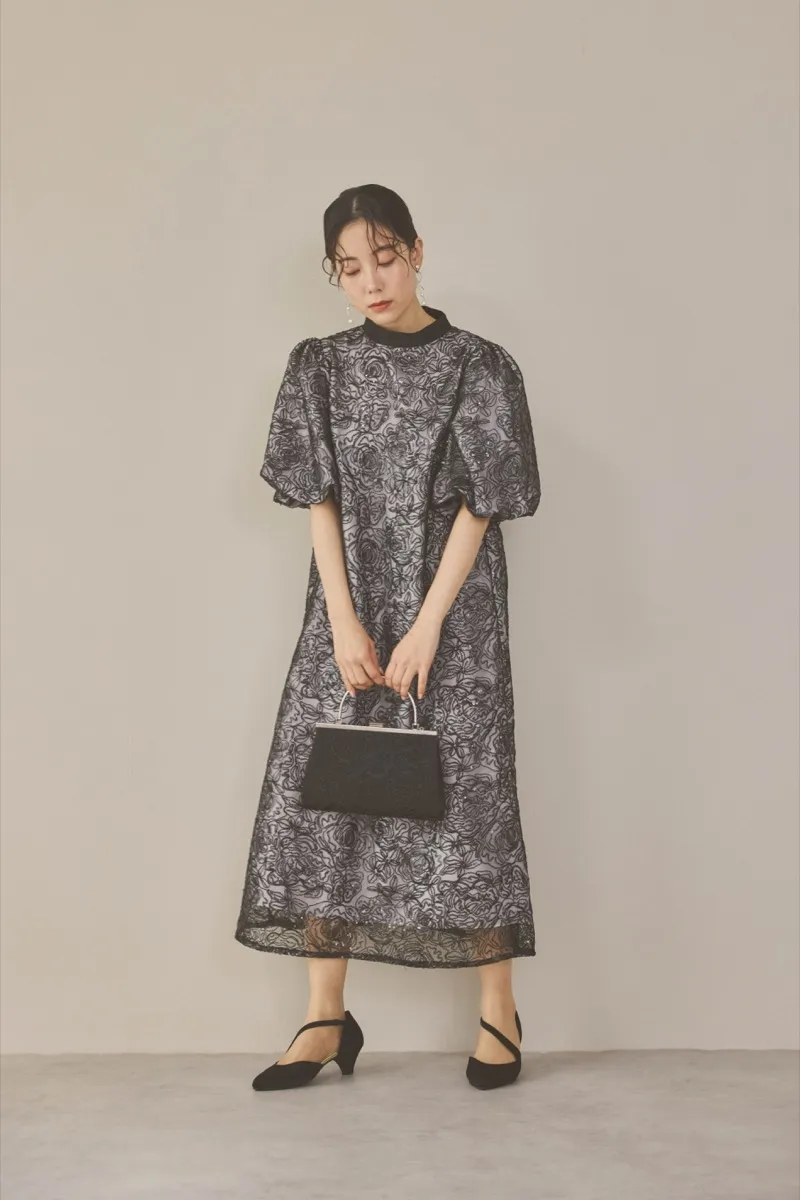 ブラックのボリュームスリーブスパンコールドレス