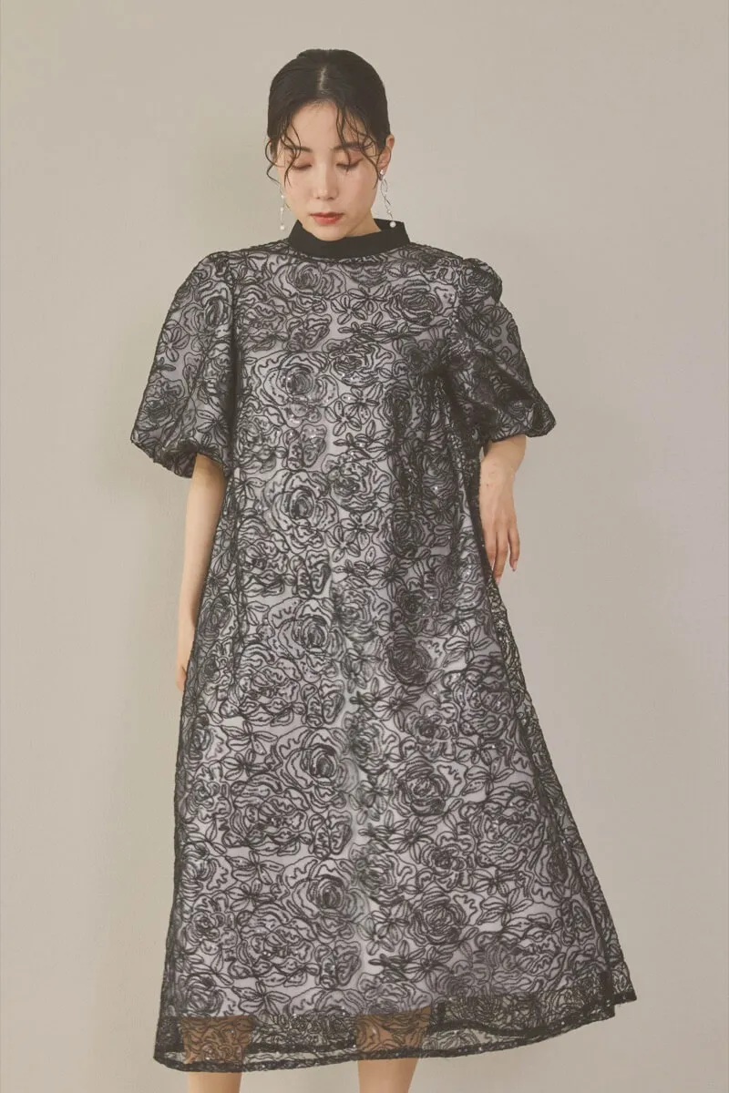 ブラックのボリュームスリーブスパンコールドレス