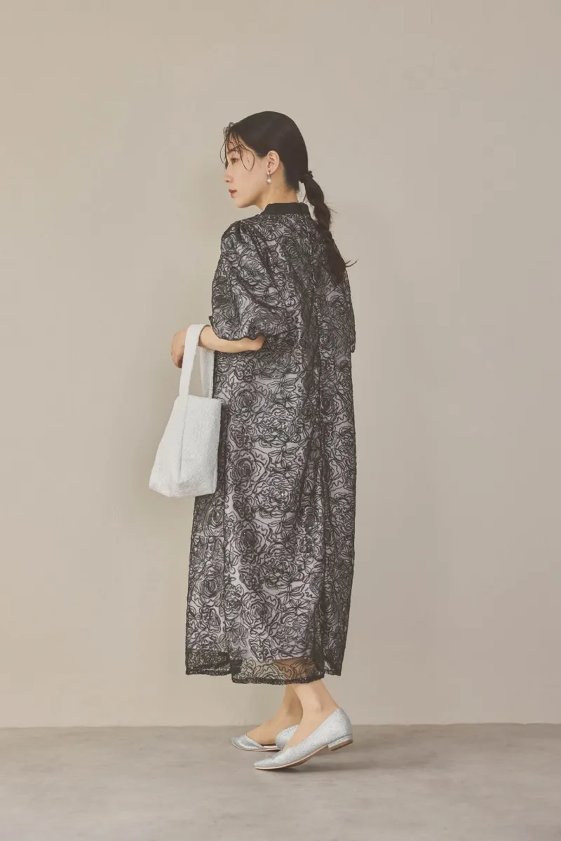 ブラックのボリュームスリーブスパンコールドレス