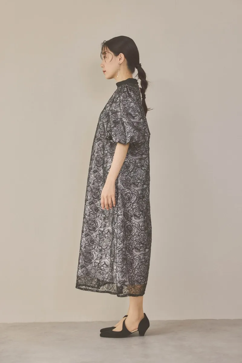 ブラックのボリュームスリーブスパンコールドレス