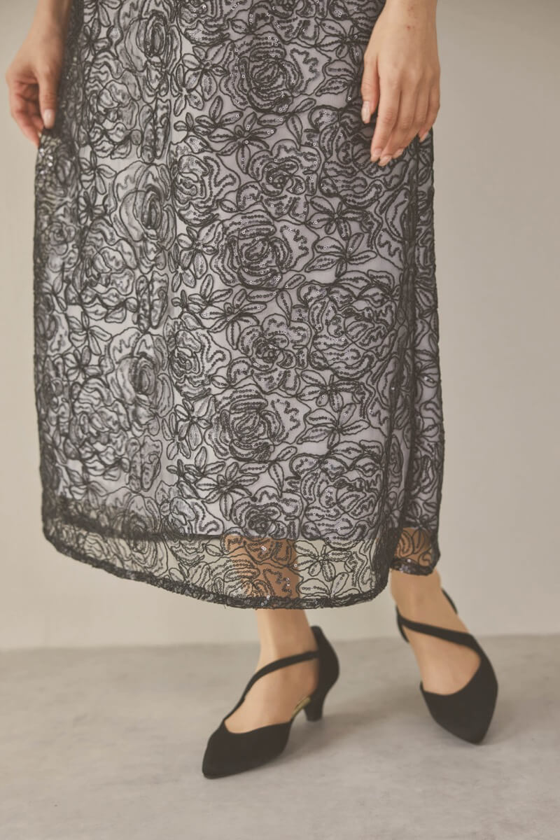 ブラックのボリュームスリーブスパンコールドレス