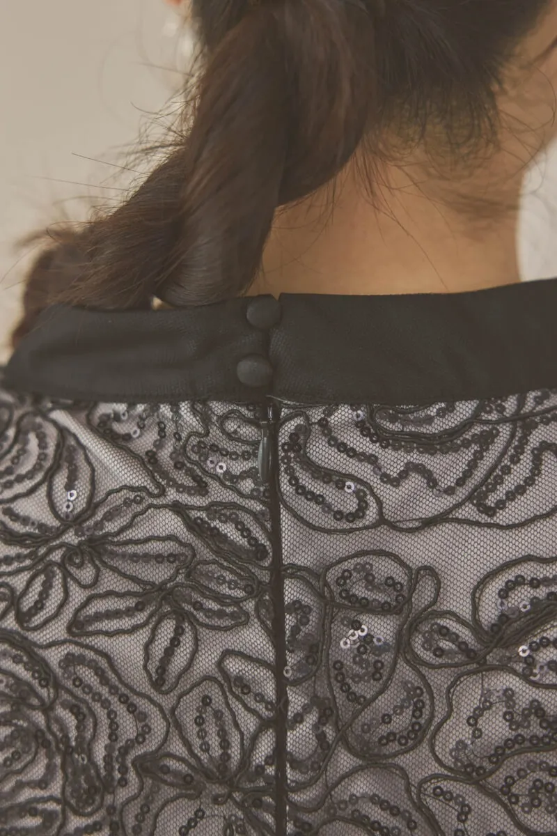 ブラックのボリュームスリーブスパンコールドレス