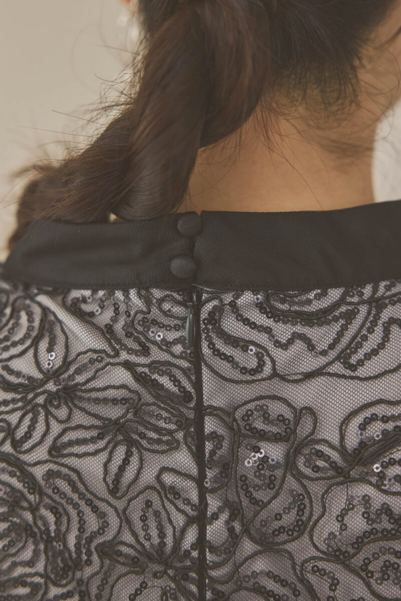 ブラックのボリュームスリーブスパンコールドレス