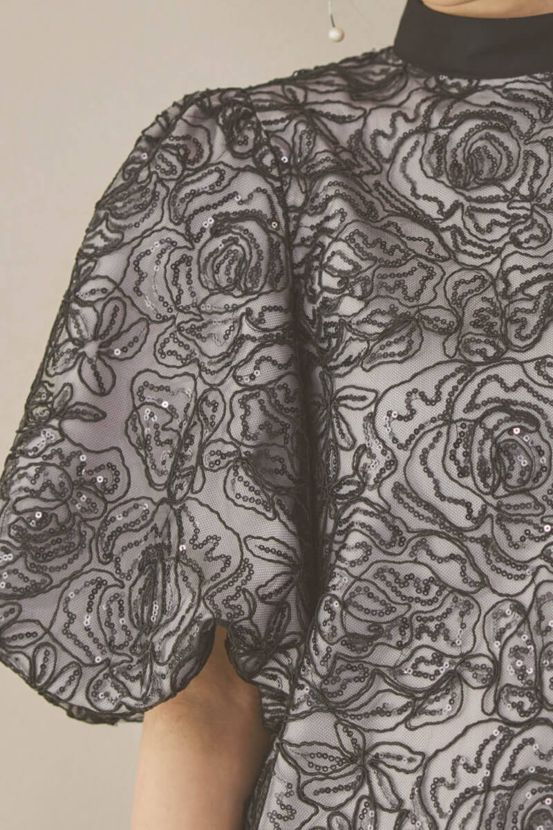 ブラックのボリュームスリーブスパンコールドレス