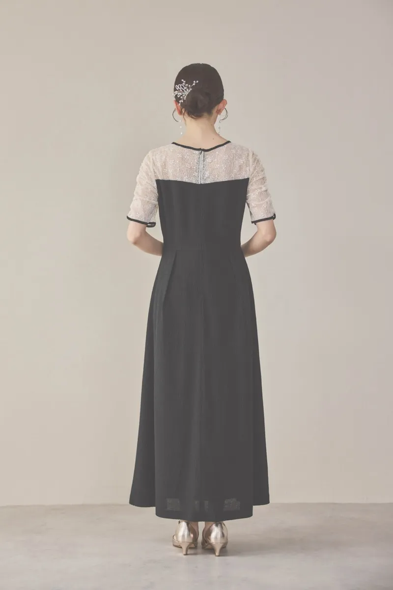 ブラックのレースコンビカットプリーツドレス