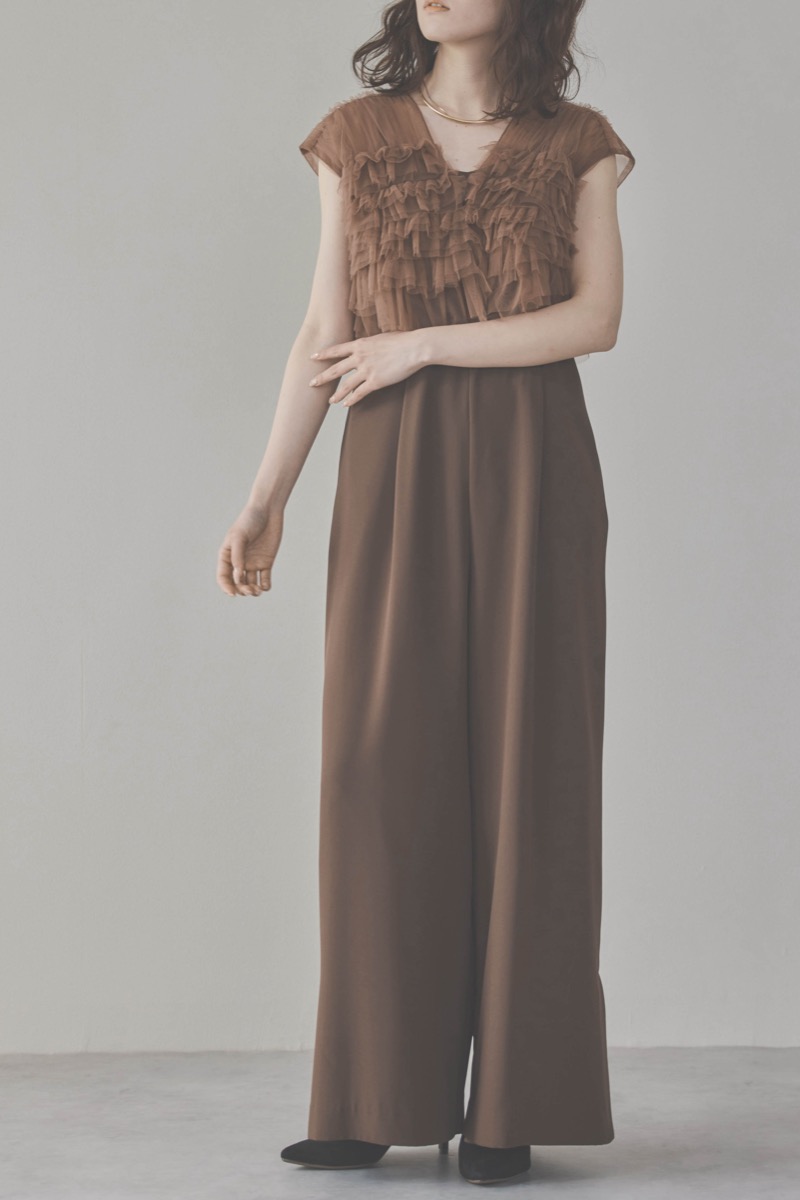 ブラウンのチュールフリルオールインワンドレス
