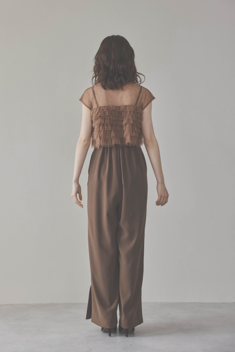 ブラウンのチュールフリルオールインワンドレス