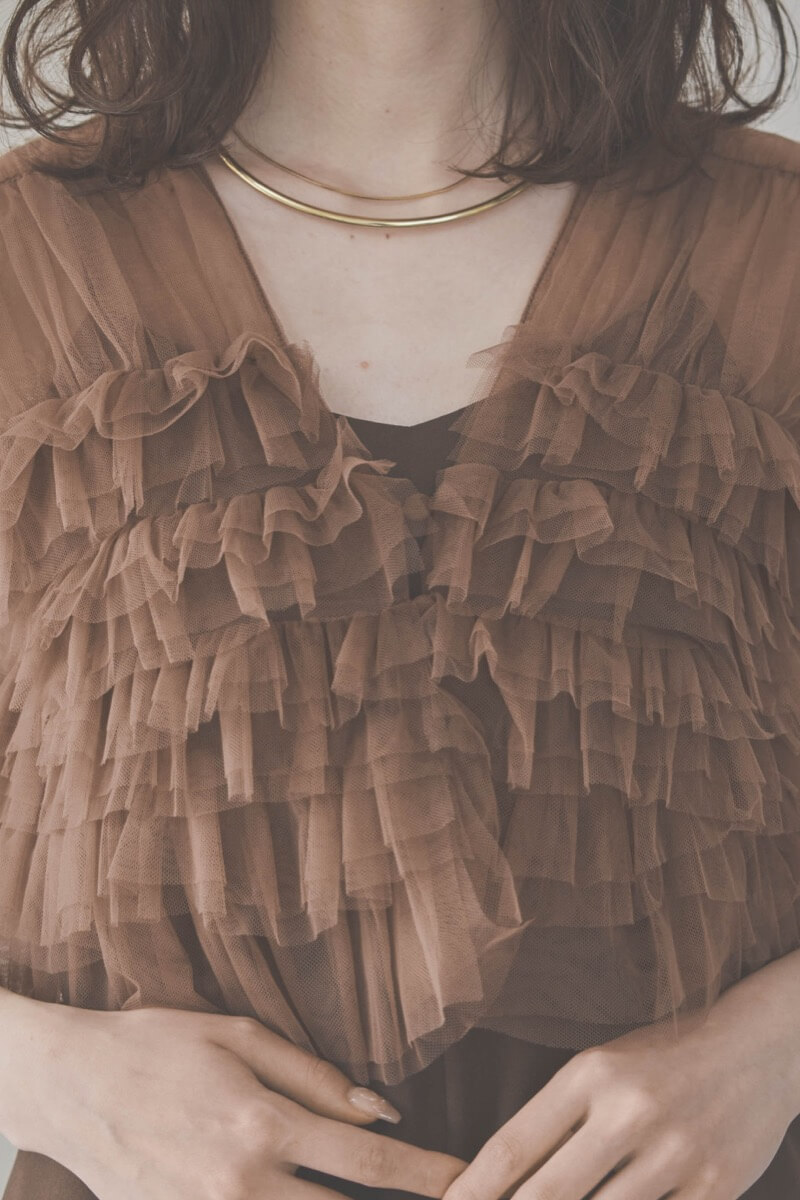 ブラウンのチュールフリルオールインワンドレス