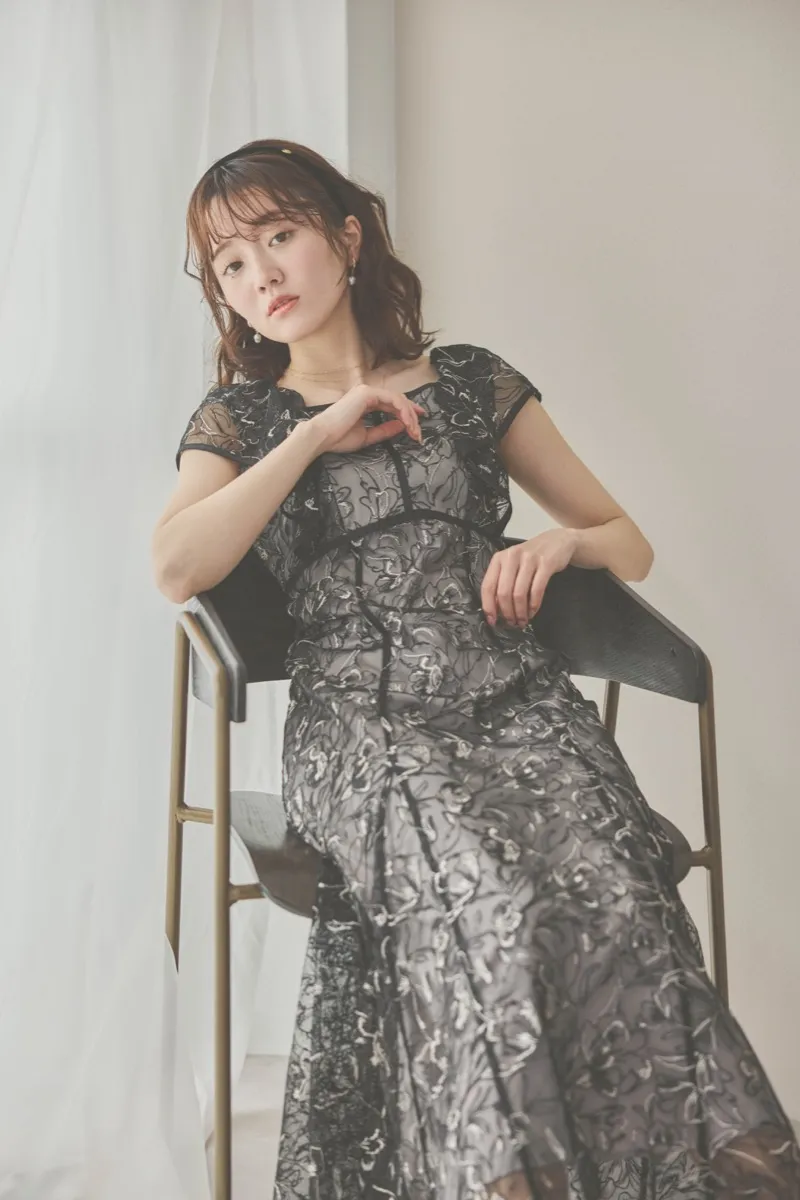 ブラックのチュール刺繍マーメイドドレス