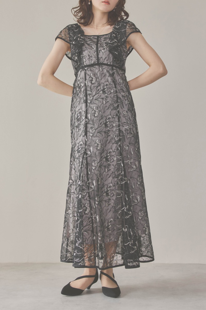 ブラックのチュール刺繍マーメイドドレス