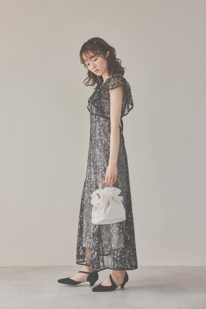 ブラックのチュール刺繍マーメイドドレス