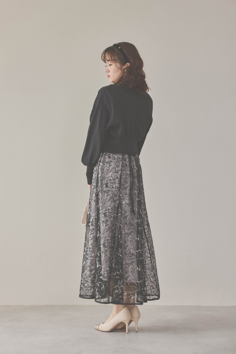 ブラックのチュール刺繍マーメイドドレス