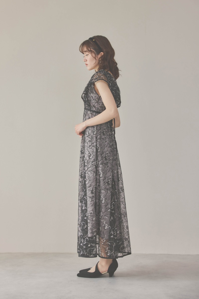 ブラックのチュール刺繍マーメイドドレス