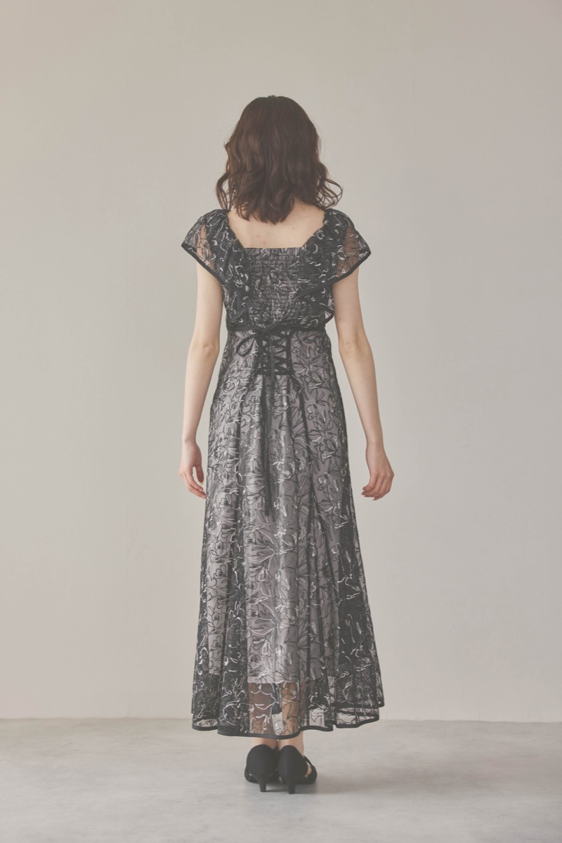 ブラックのチュール刺繍マーメイドドレス