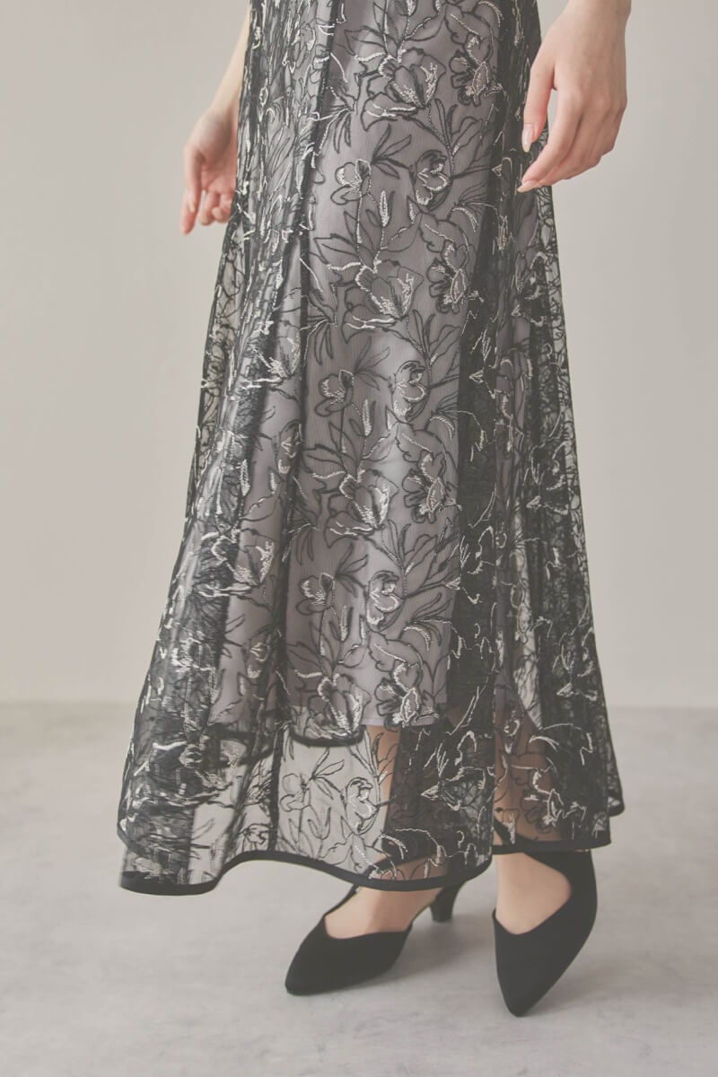 ブラックのチュール刺繍マーメイドドレス