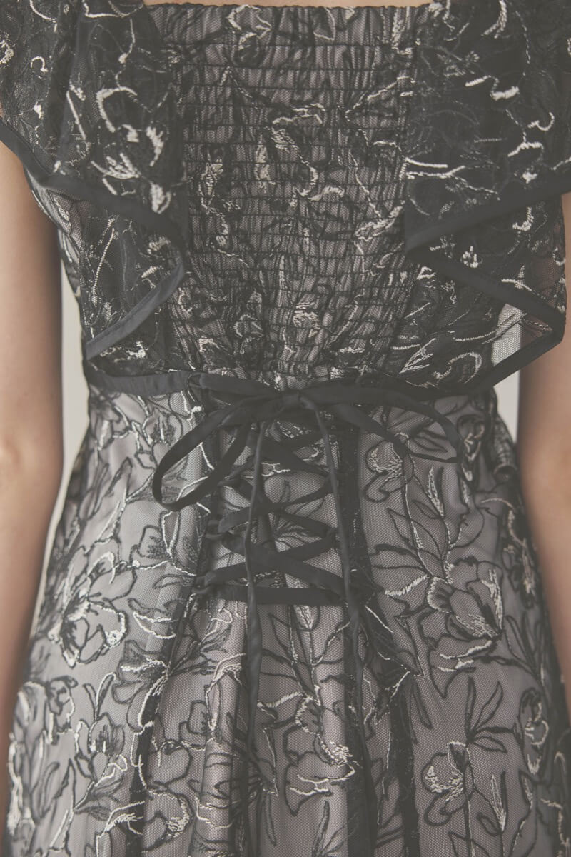 ブラックのチュール刺繍マーメイドドレス