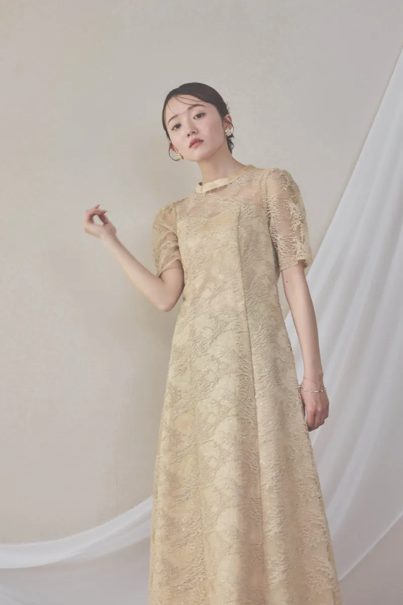 イエローのシャイニーエンブロイダリードレス　M/kaene