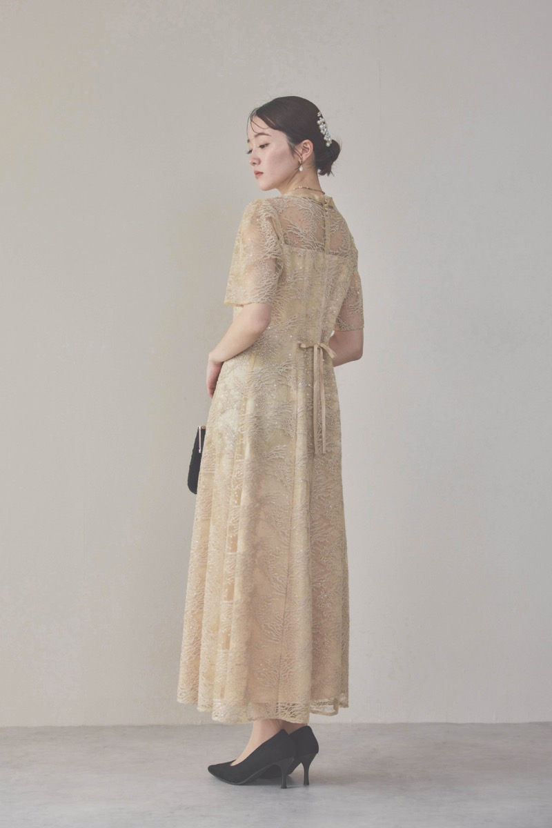 イエローのシャイニーエンブロイダリードレス