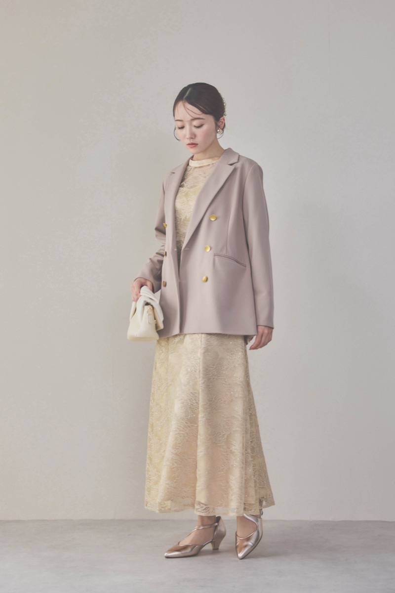 イエローのシャイニーエンブロイダリードレス