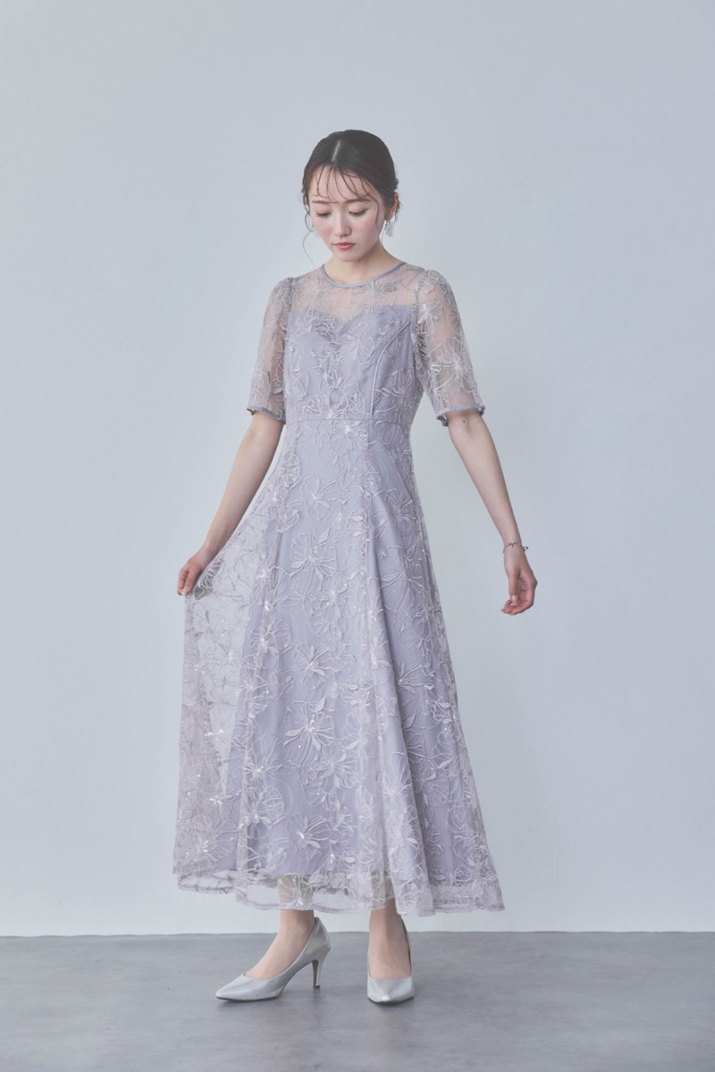 ラベンダーのビオラモチーフ刺繍ドレス