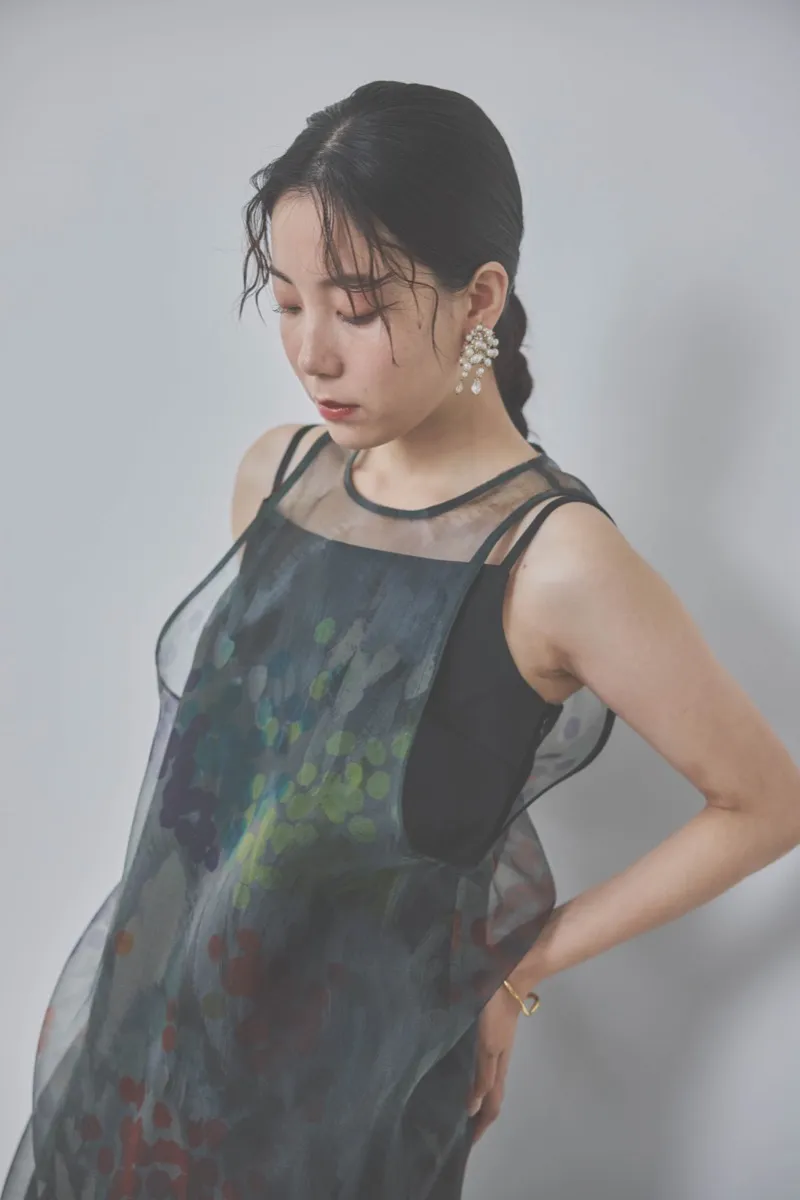 ブラックのスタンプアートレイヤードドレス