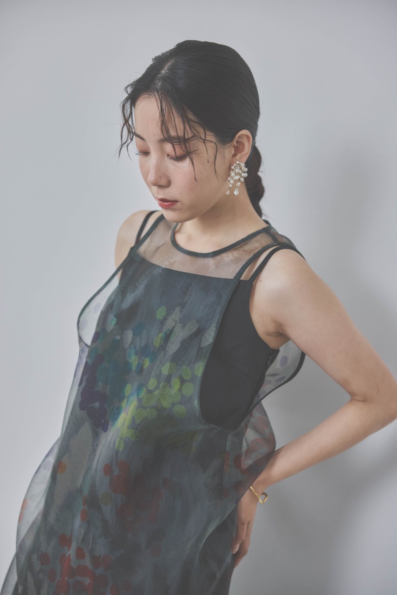 ブラックのスタンプアートレイヤードドレス