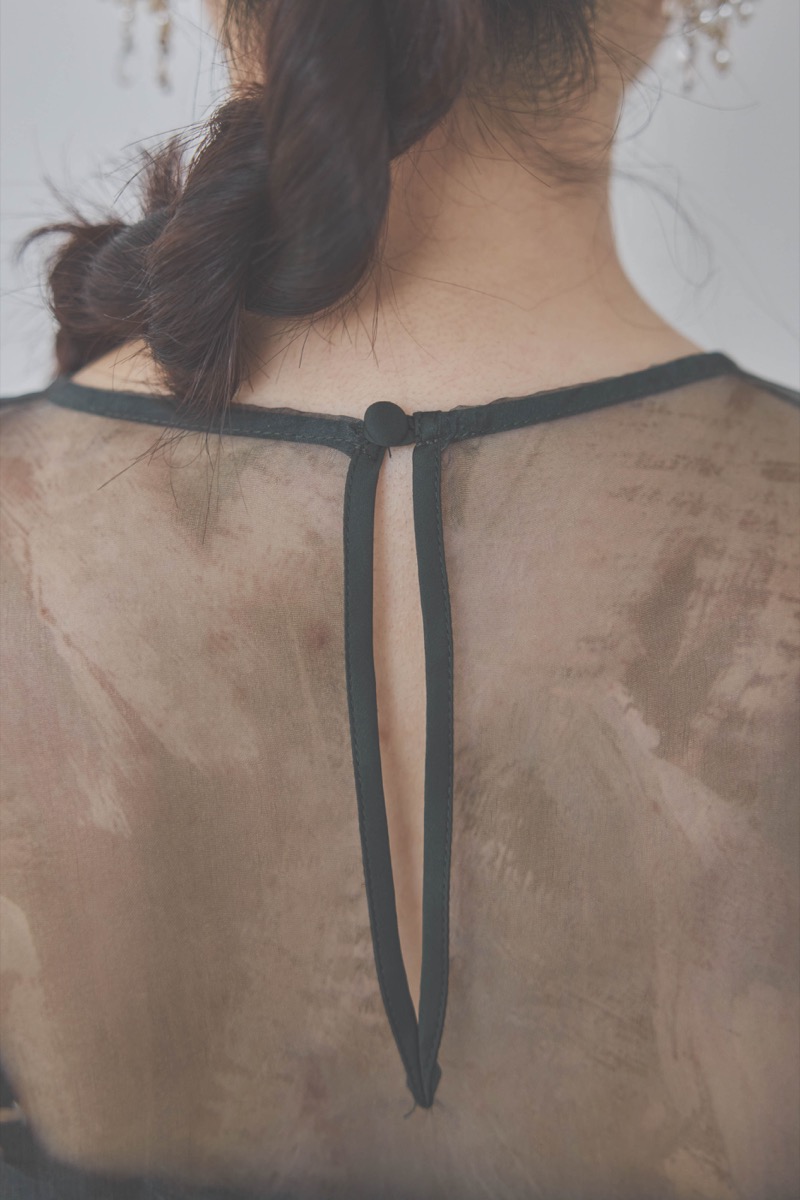 ブラックのスタンプアートレイヤードドレス