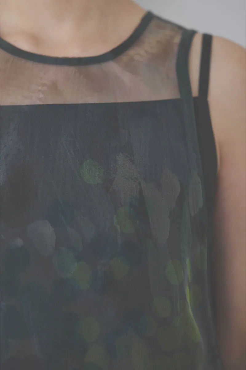 ブラックのスタンプアートレイヤードドレス