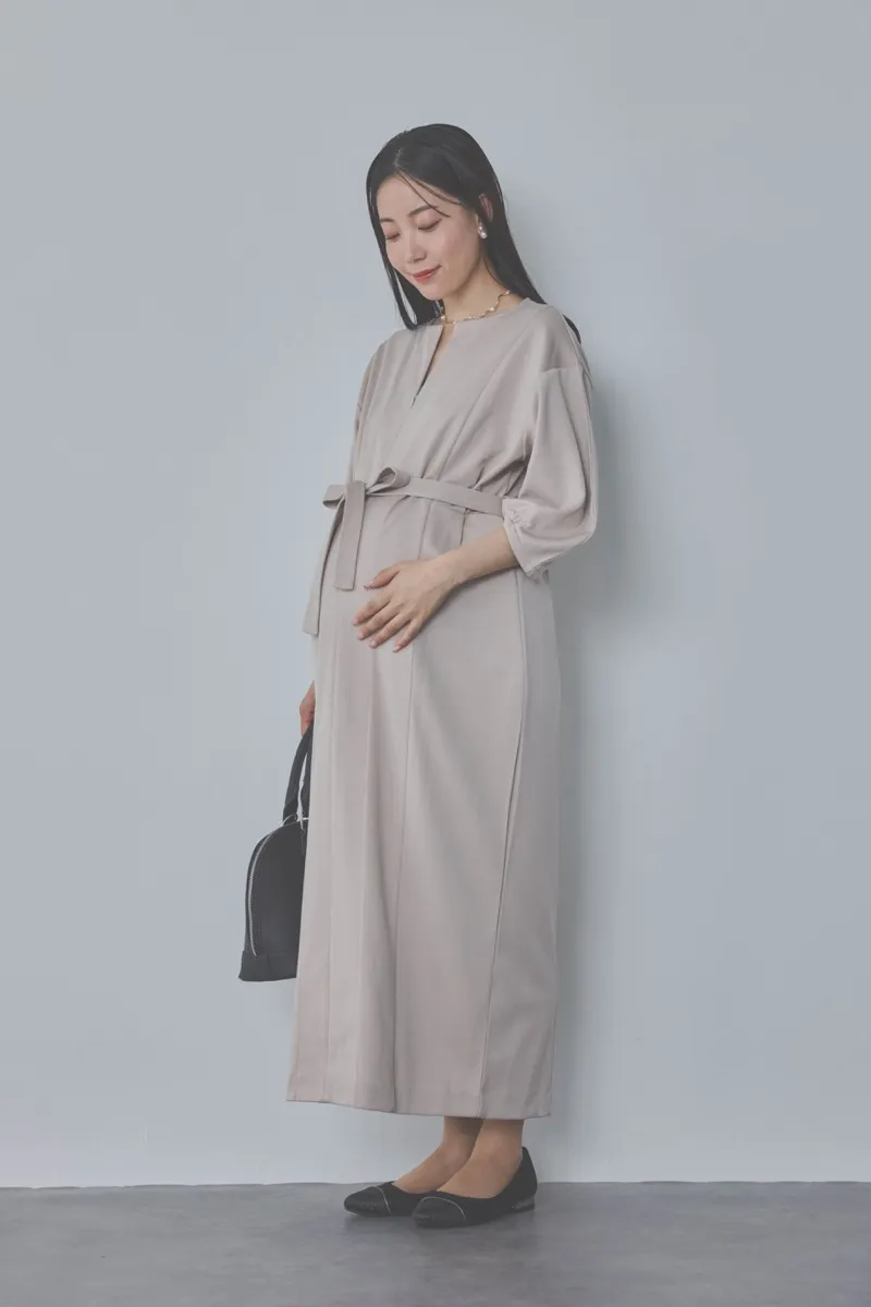 ベージュのボリュームスリーブポンチワンピース