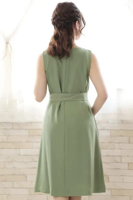 グリーンのウエストリボン付き前開き風レイヤードドレス