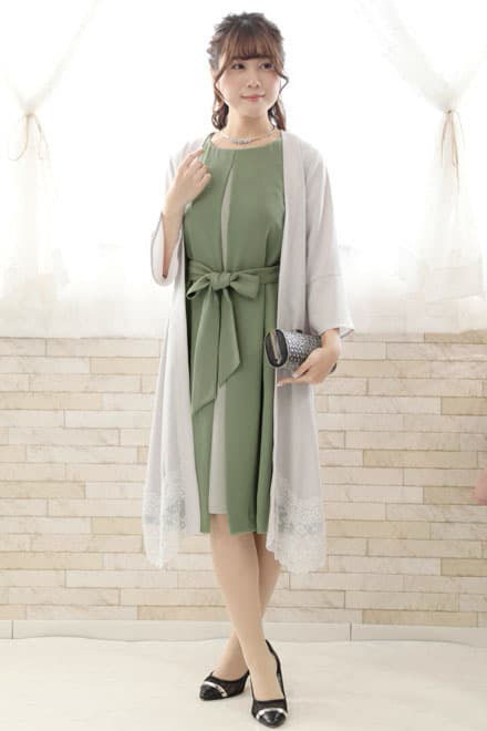グリーンのウエストリボン付き前開き風レイヤードドレス