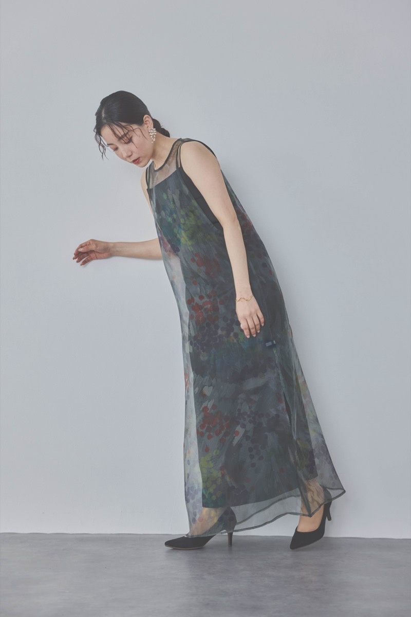 ブラックのスタンプアートレイヤードドレス