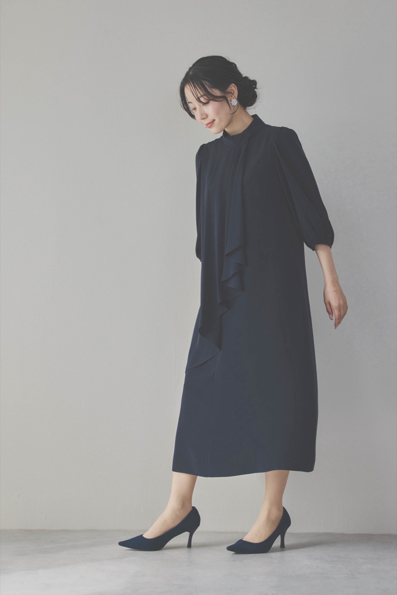 ネイビーのフロントドレープ前開きドレス [ 店頭販売価格 42,900円 ]