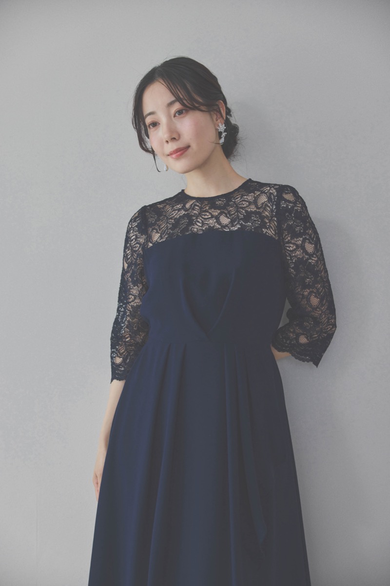 ネイビーのデコルテ切り替えラップドレス [ 店頭販売価格 37,400円 ]