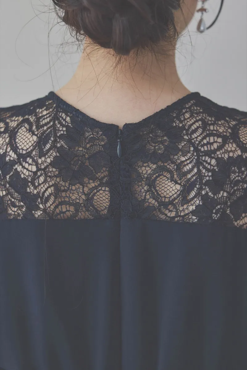 ネイビーのデコルテ切り替えラップドレス [ 店頭販売価格 37,400円 ]